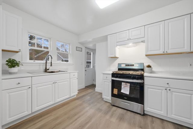 302 Hubbard Avenue, Elgin, IL 60123