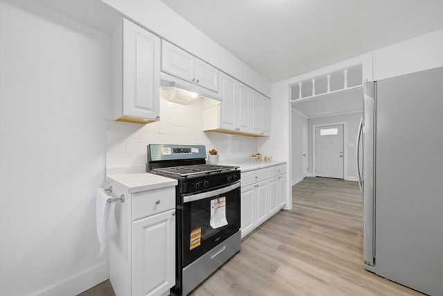 302 Hubbard Avenue, Elgin, IL 60123