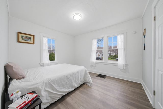 302 Hubbard Avenue, Elgin, IL 60123