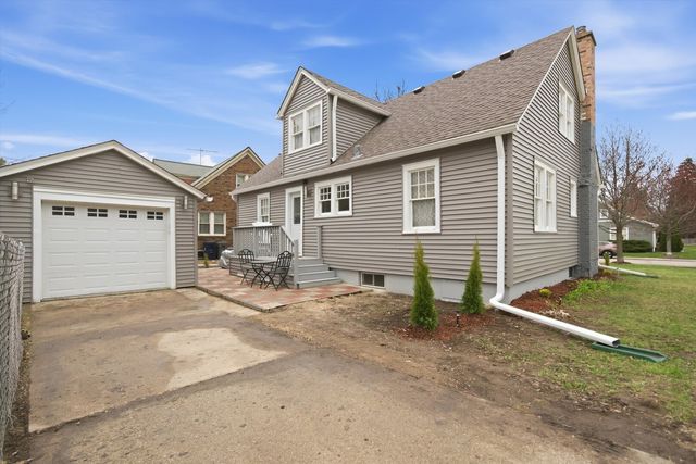 302 Hubbard Avenue, Elgin, IL 60123