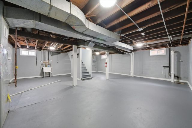 302 Hubbard Avenue, Elgin, IL 60123