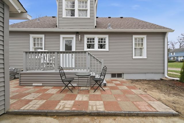 302 Hubbard Avenue, Elgin, IL 60123