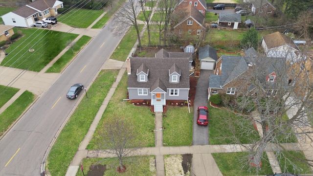 302 Hubbard Avenue, Elgin, IL 60123