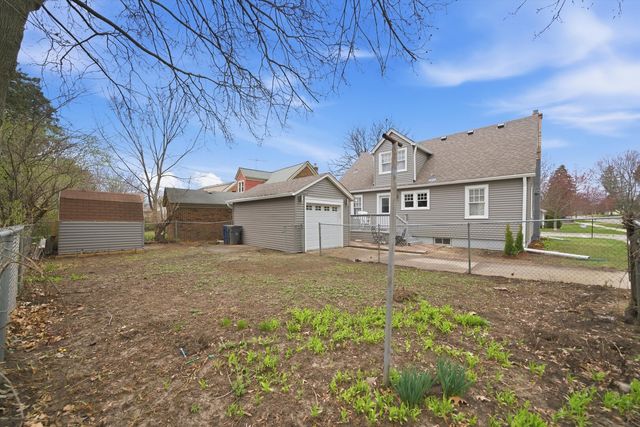 302 Hubbard Avenue, Elgin, IL 60123