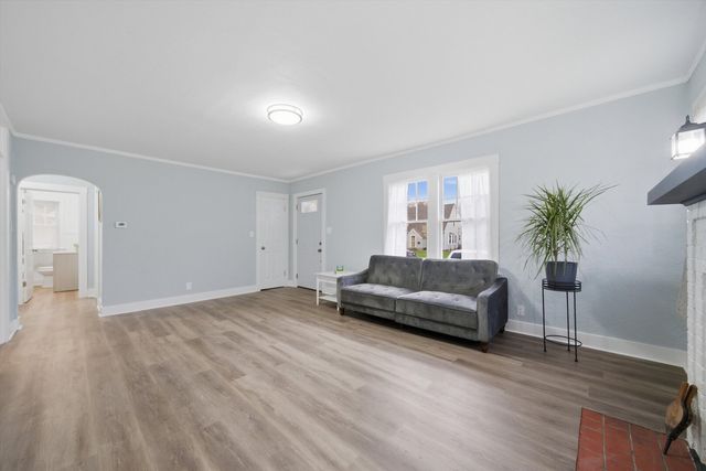 302 Hubbard Avenue, Elgin, IL 60123