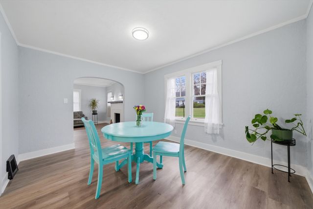 302 Hubbard Avenue, Elgin, IL 60123