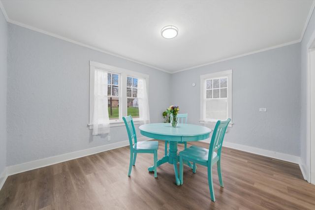 302 Hubbard Avenue, Elgin, IL 60123