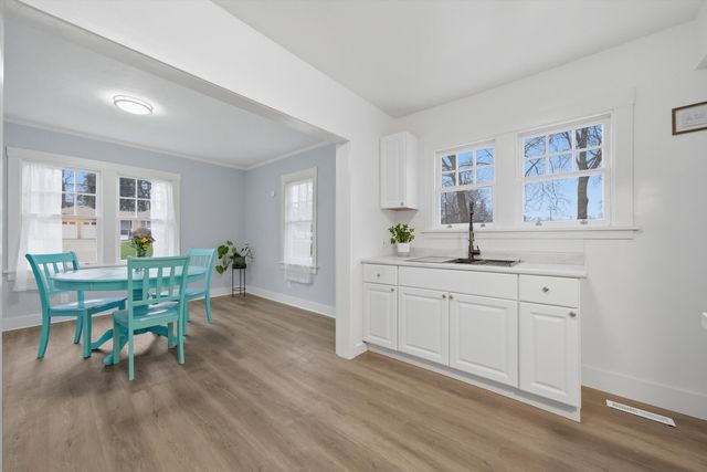 302 Hubbard Avenue, Elgin, IL 60123