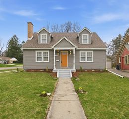 302 Hubbard Avenue, Elgin, IL 60123