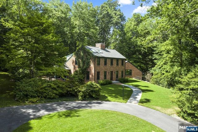 44 W Hill Road, Woodcliff Lake, NJ 07677