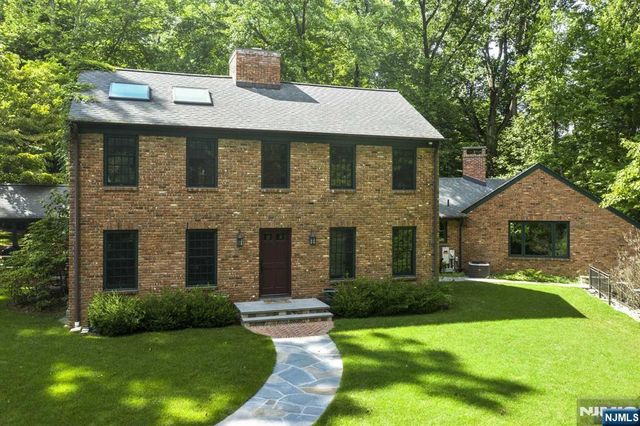 44 W Hill Road, Woodcliff Lake, NJ 07677