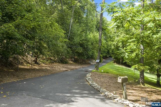 44 W Hill Road, Woodcliff Lake, NJ 07677