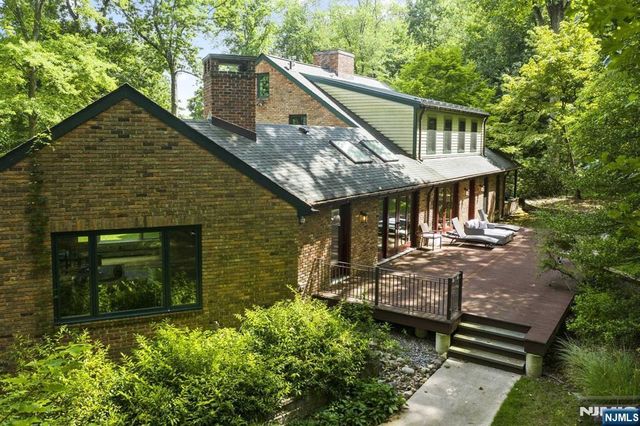 44 W Hill Road, Woodcliff Lake, NJ 07677
