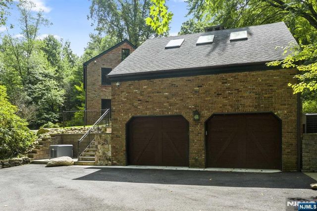 44 W Hill Road, Woodcliff Lake, NJ 07677