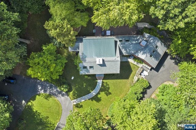 44 W Hill Road, Woodcliff Lake, NJ 07677