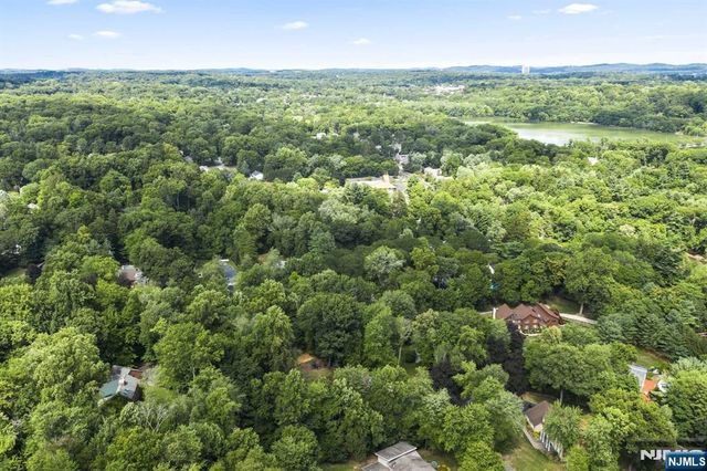 44 W Hill Road, Woodcliff Lake, NJ 07677
