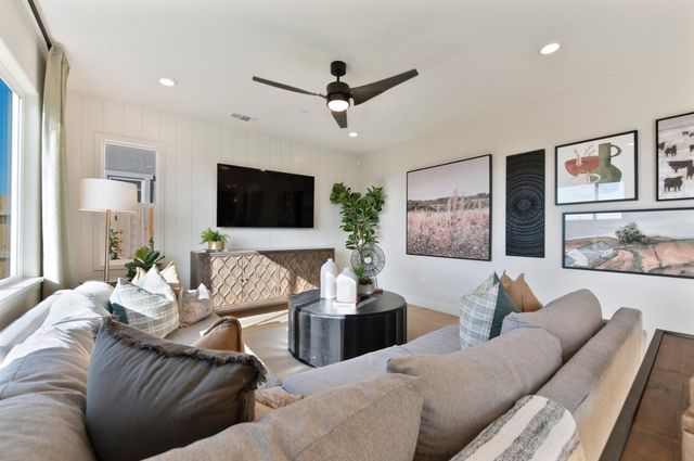 2592 Constellation Cir, Roseville, CA 95747