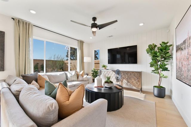 2592 Constellation Cir, Roseville, CA 95747