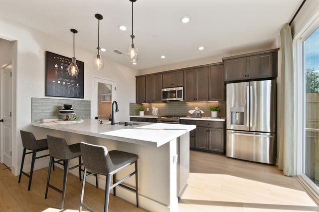 2592 Constellation Cir, Roseville, CA 95747