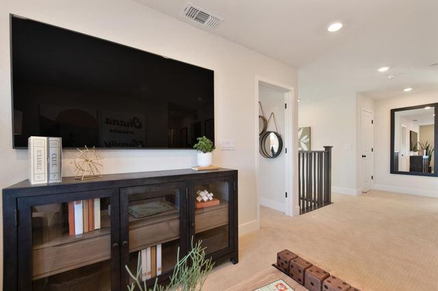 2592 Constellation Cir, Roseville, CA 95747