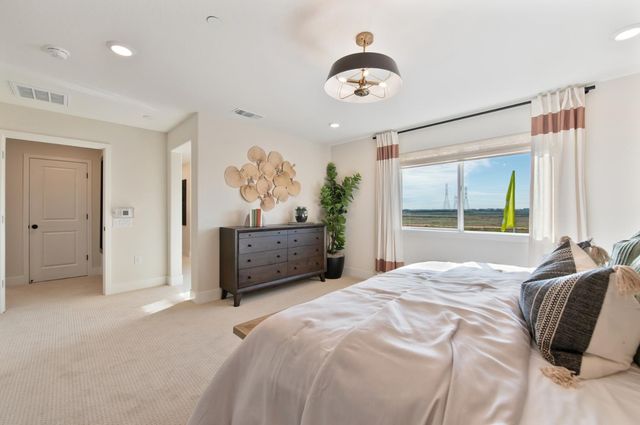 2592 Constellation Cir, Roseville, CA 95747