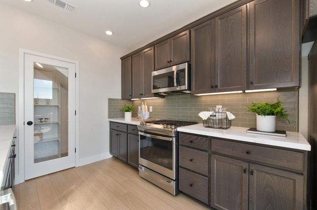 2592 Constellation Cir, Roseville, CA 95747