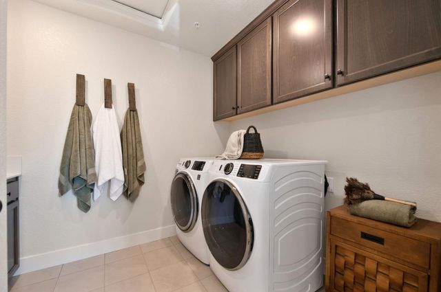 2592 Constellation Cir, Roseville, CA 95747