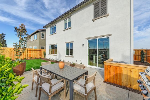 2592 Constellation Cir, Roseville, CA 95747