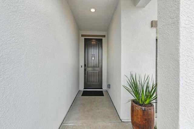 2592 Constellation Cir, Roseville, CA 95747