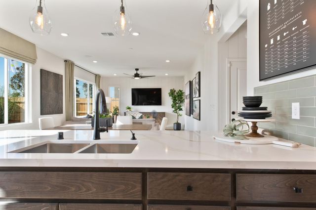 2592 Constellation Cir, Roseville, CA 95747