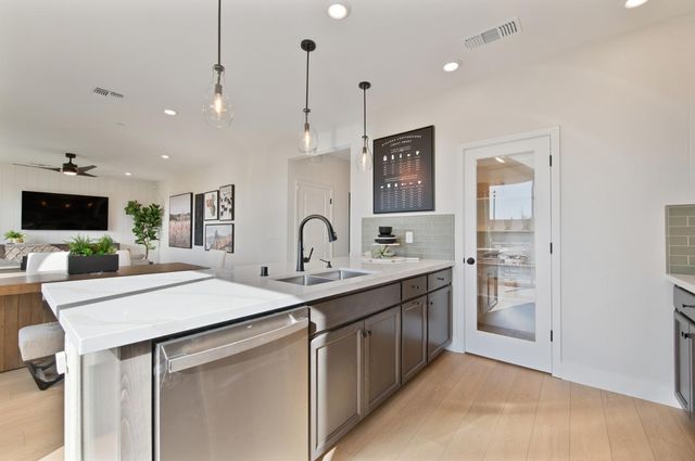 2592 Constellation Cir, Roseville, CA 95747