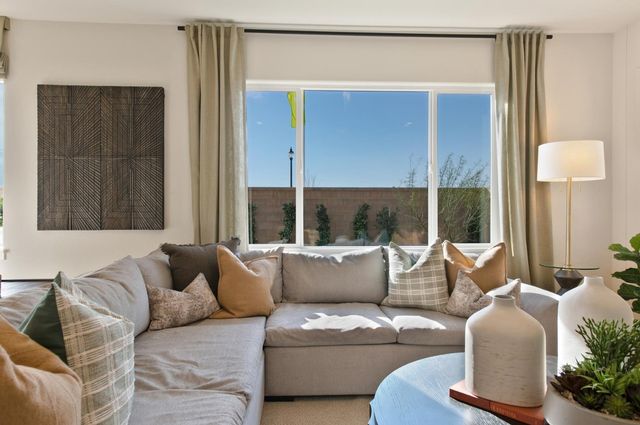 2592 Constellation Cir, Roseville, CA 95747