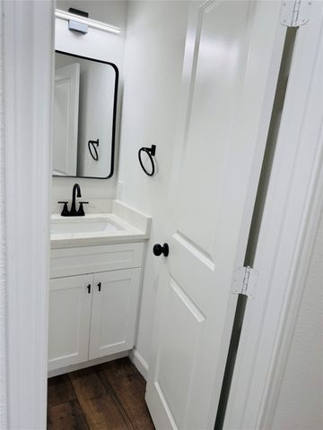 740 Bimebella Lane, Dallas, TX 75211