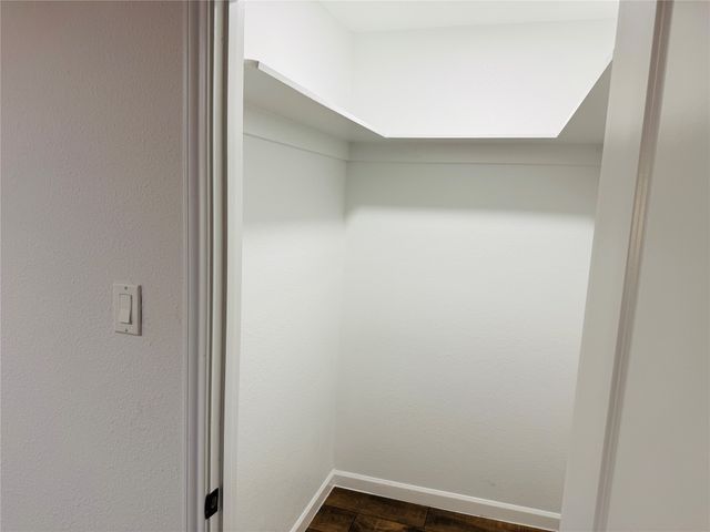 740 Bimebella Lane, Dallas, TX 75211