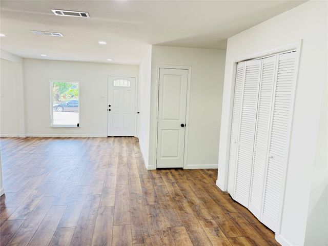 740 Bimebella Lane, Dallas, TX 75211