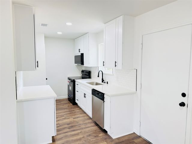 740 Bimebella Lane, Dallas, TX 75211