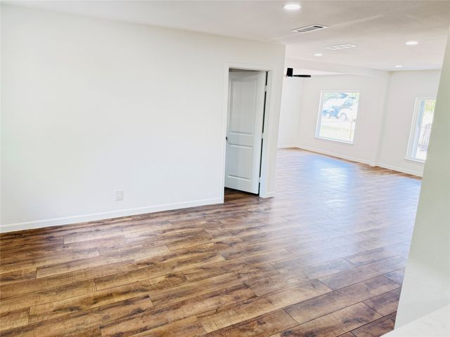 740 Bimebella Lane, Dallas, TX 75211