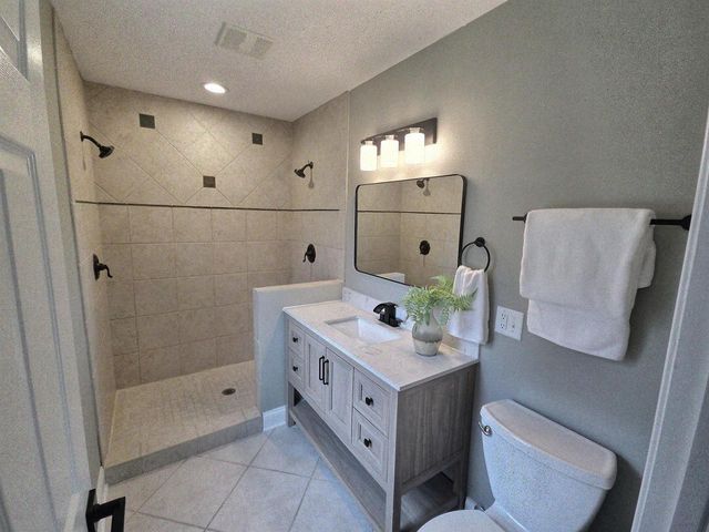 2608 W Hyacinth COURT, Mequon, WI 53092