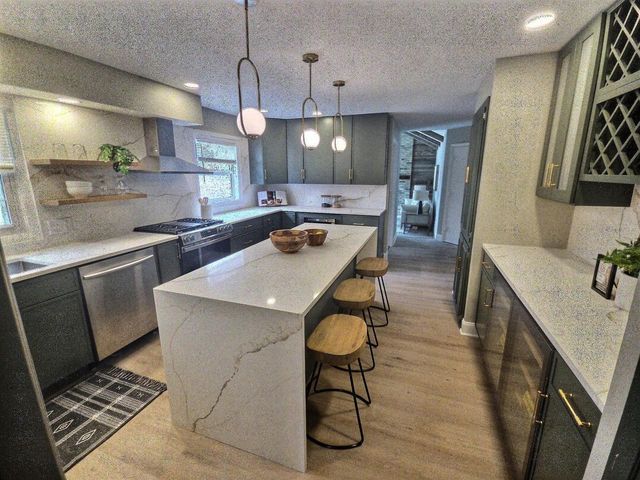 2608 W Hyacinth COURT, Mequon, WI 53092