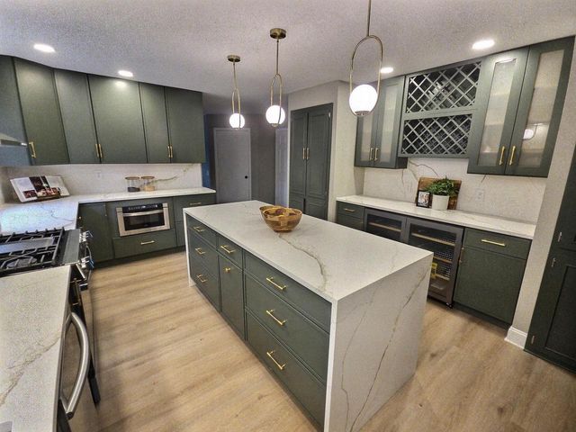 2608 W Hyacinth COURT, Mequon, WI 53092