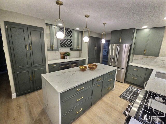 2608 W Hyacinth COURT, Mequon, WI 53092