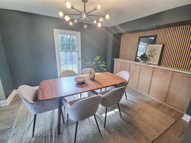 2608 W Hyacinth COURT, Mequon, WI 53092