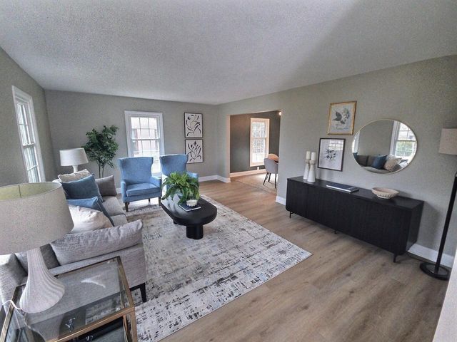 2608 W Hyacinth COURT, Mequon, WI 53092