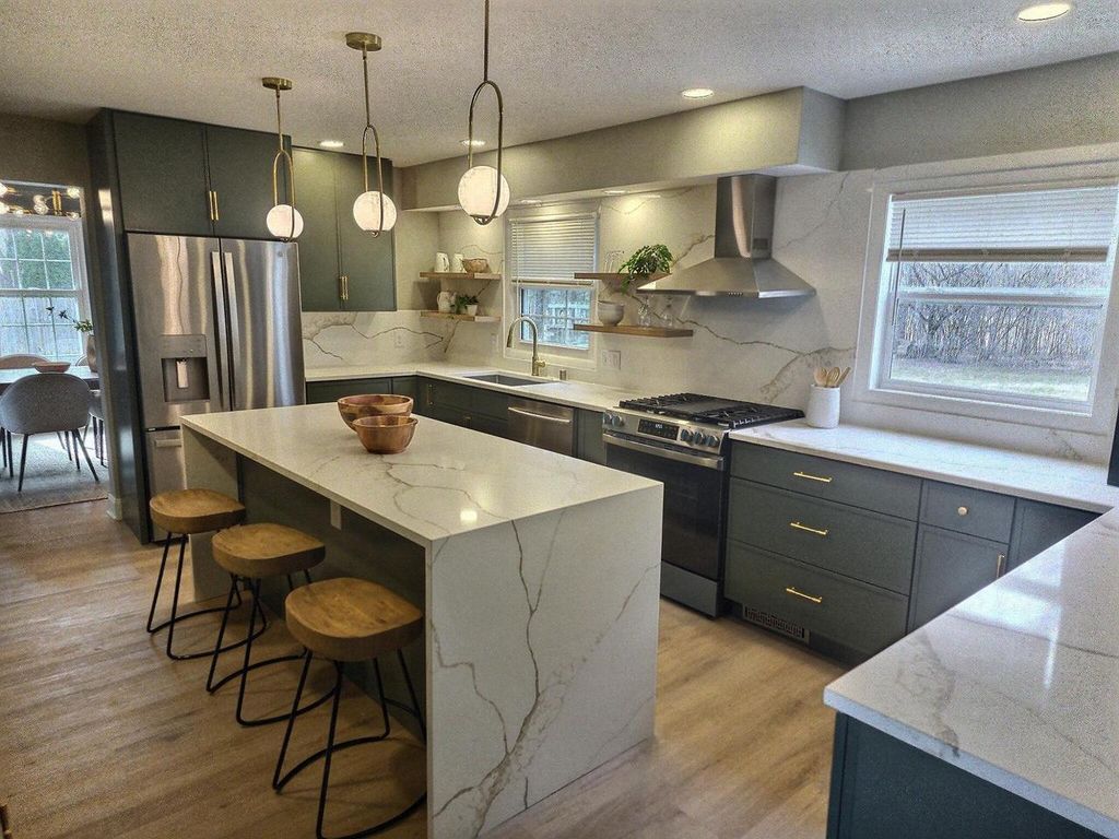 2608 W Hyacinth COURT, Mequon, WI 53092