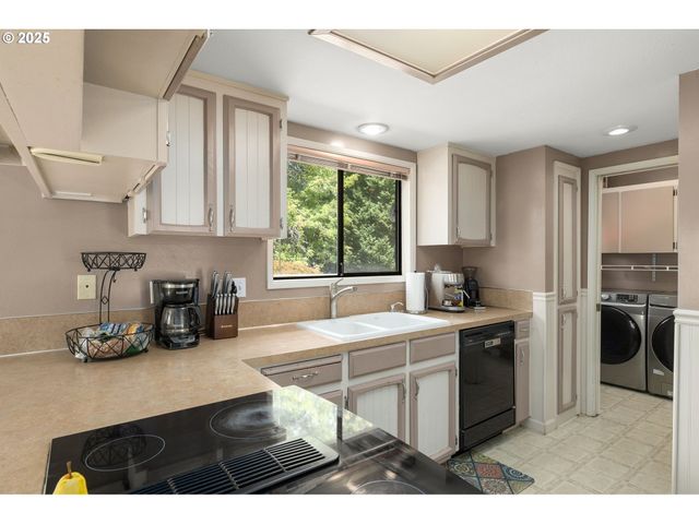 18665 Sw Honeywood Dr, Beaverton, OR 97003