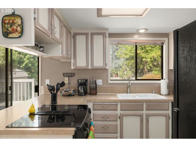 18665 Sw Honeywood Dr, Beaverton, OR 97003