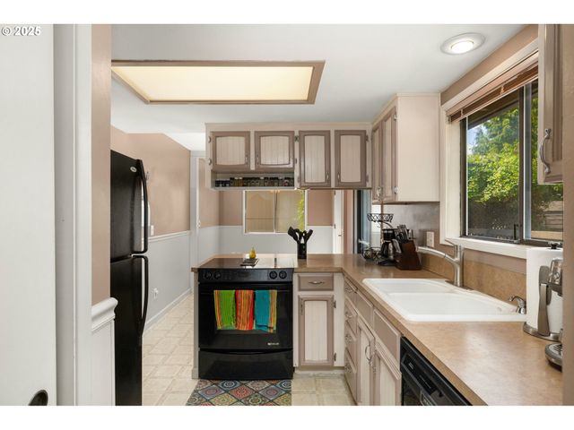 18665 Sw Honeywood Dr, Beaverton, OR 97003