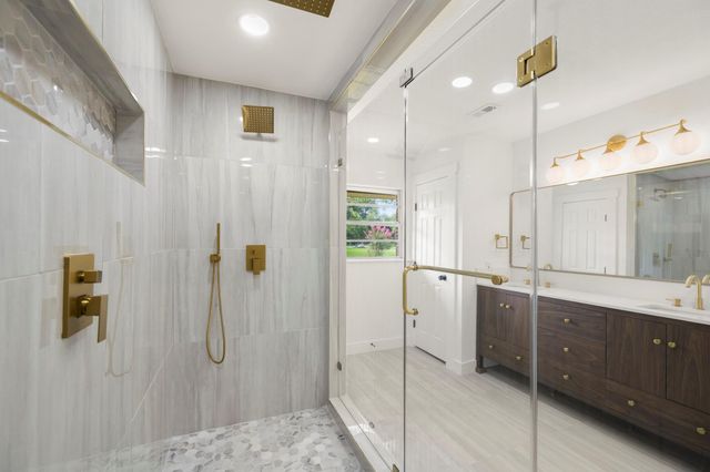 8202 Glencrest Street, Houston, TX 77061