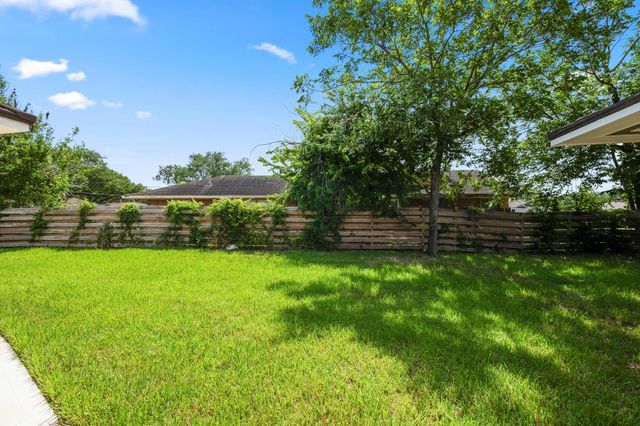 8202 Glencrest Street, Houston, TX 77061