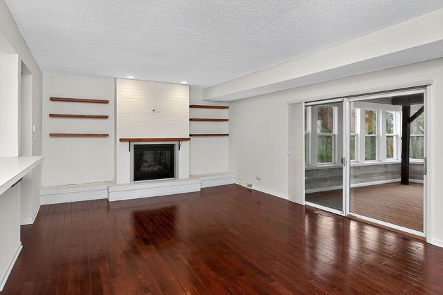 806 Hillview Drive, Lemont, IL 60439